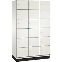 C+P Cambio lockerkast, 3 vakken, 18 vakken, met plint, B 1200 x D 525 x H 1980 mm, verkeerswit/wit