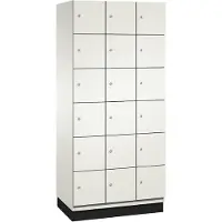 C+P Cambio lockerkast, 3 vakken, 18 vakken, met plint, B 900 x D 525 x H 1980 mm, verkeerswit