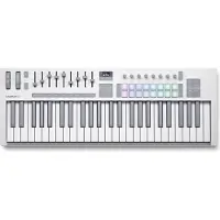 Novation Launchkey 49 MK4 - MIDI Keyboard Controller - 49 Semi-Gewogen Toetsen - 4 Octaven - 16 FSR Drumpad - 9 Faders - 8 Encoders - OLED Display - USB-C - 5-Pins MIDI - Wit