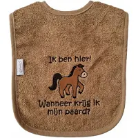 Funnies Bruine (sand) slab met "Ik ben hier! Wanneer krijg ik mijn paard?" - paardrijden, manege, paardje, paarden