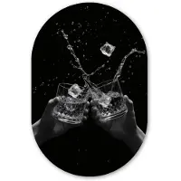 MuchoWow Muurovaal 40x60 cm - Ovale wanddecoratie Whiskyglazen - Ijs - Spetters - Zwart - Ovalen schilderij - Muurdecoratie woonkamer - Kamer decoratie - Schilderijen - Wandcirkel