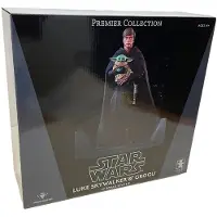Gentle Giant The Mandalorian Luke Skywalker And Grogu The Child Premier Collection Figure Zwart