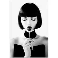 PosterMonkey Poster 20x30 cm - Vrouw - Lolly - Zwart - Wit - Posters - Kamer decoratie - Wanddecoratie woonkamer - Muurdecoratie slaapkamer