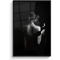 PosterMonkey Poster in lijst - Fotolijst 80x120 cm - Posters - Vrouw - Wijn - Jurk - Posterlijst zwart - Decoratie - Wanddecoratie woonkamer - Muurdecoratie slaapkamer