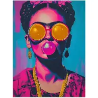 PosterMonkey Poster 120x160 cm - Vrouw - Kauwgom - Zonnebril - Oranje - Posters - Kamer decoratie - Wanddecoratie woonkamer - Muurdecoratie slaapkamer XXL