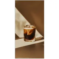 PosterMonkey Poster 40x80 cm - Glas - Ijskoffie - Schaduw - Bruin - Posters - Kamer decoratie - Wanddecoratie woonkamer - Muurdecoratie slaapkamer