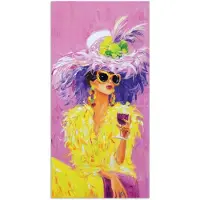 PosterMonkey Poster 60x120 cm - Zonnebril - Vrouw - Jas - Veren - Posters - Kamer decoratie - Wanddecoratie woonkamer - Muurdecoratie slaapkamer