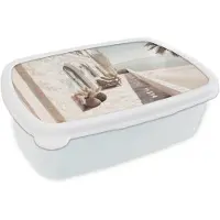 MuchoWow Broodtrommel Wit - Lunchbox Terras - Stoelen - Strand - Beige - Brooddoos 18x12x6 cm - Brood lunch box - Broodtrommels voor kinderen en volwassenen