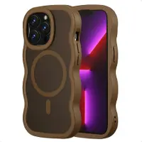 Selencia Wavy Backcover met MagSafe voor de Apple iPhone 13 Pro - Mocha Brown