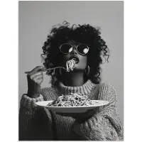 PosterMonkey Poster 60x80 cm - Vrouw - Pasta - Zwart - Wit - Posters - Kamer decoratie - Wanddecoratie woonkamer - Muurdecoratie slaapkamer