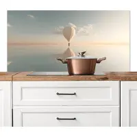 KitchenYeah Spatscherm keuken 120x60 cm - Kookplaat achterwand Luchtballon - Wolken - Water - Blauw - Muurbeschermer - Spatwand fornuis - Hoogwaardig aluminium