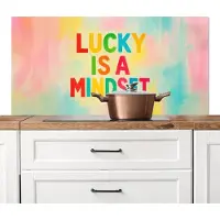 KitchenYeah Spatscherm keuken 120x60 cm - Kookplaat achterwand Quote - Lucky - Regenboogkleuren - Muurbeschermer - Spatwand fornuis - Hoogwaardig aluminium