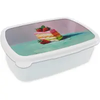 MuchoWow Broodtrommel Wit - Lunchbox Taartje - Aardbeien - Glazuur - Kleurrijk - Brooddoos 18x12x6 cm - Brood lunch box - Broodtrommels voor kinderen en volwassenen