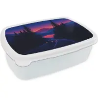 MuchoWow Broodtrommel Wit - Lunchbox Auto - Donkere dennenbomen - Zonsondergang - Brooddoos 18x12x6 cm - Brood lunch box - Broodtrommels voor kinderen en volwassenen
