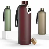 LARS NYSØM Blæst Ultralichte tritan-waterfles 1500ml - BPA-vrij, lekvrij, geschikt voor koolzuurhoudende dranken - Inclusief 2 deksels (Berry Red)