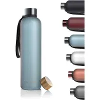 LARS NYSØM Blæst Ultralichte tritan-waterfles 1000ml - BPA-vrij, lekvrij, geschikt voor koolzuurhoudende dranken - Inclusief 2 deksels (Sky Blue/Gold)