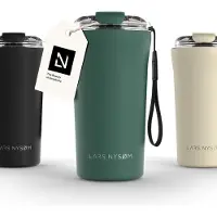 LARS NYSØM Rørelse Thermo Coffee Mug-to-go 500ml - BPA-vrij met Isolatie - Met Draagriem & Tritan Deksel (Pine Green)