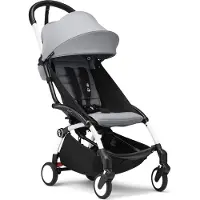 Stokke YOYO3 kinderwagen vanaf 6 maanden - Inclusief wit frame / Stone zitkussen + luifel - In een handomdraai in- en uitklapbaar - Licht en compact - Past in handbagage