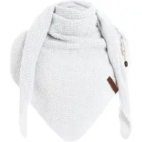 Knit Factory Coco Gebreide Omslagdoek - Driehoek Sjaal Dames - Dames sjaal - Wintersjaal - Stola - Wollen sjaal - Witte sjaal - Wit - 190x85 cm - Inclusief sierspeld