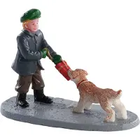 Lemax Kerstdorpminiatuur Tug Of War (touwtrekken) 6,5 X 3 X 4,5 Cm