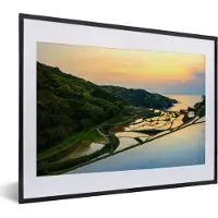 MuchoWow Foto in lijst - Geweldige zonsondergang belicht de rijstvelden van China fotolijst zwart met witte passe-partout klein 40x30 cm - Poster in lijst (Wanddecoratie woonkamer / slaapkamer)