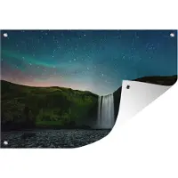 MuchoWow IJslandse waterval bij nacht Tuinposter 60x40 cm - klein - Tuindoek / Buitencanvas / Schilderijen voor buiten (tuin decoratie)