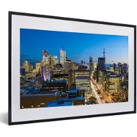 MuchoWow Foto in lijst - Stad Toronto vlak na zonsondergang fotolijst zwart met witte passe-partout 60x40 cm - Poster in lijst (Wanddecoratie woonkamer / slaapkamer)