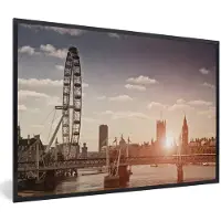MuchoWow Foto in lijst - Zonsondergang bij de London Eye in Engeland fotolijst zwart 60x40 cm - Poster in lijst (Wanddecoratie woonkamer / slaapkamer)