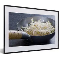 MuchoWow Foto in lijst - Wok pan gevuld taugé fotolijst zwart met witte passe-partout 60x40 cm - Poster in lijst (Wanddecoratie woonkamer / slaapkamer)