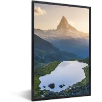 MuchoWow Foto in lijst - Matterhorn en het meer Stellisee bij zonsondergang op Wallis in Zwitserland fotolijst zwart 40x60 cm - Poster in lijst (Wanddecoratie woonkamer / slaapkamer)