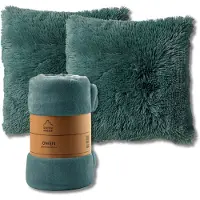 Dutch decor - VOORDEELSET - 3-delig - Fluffy & Owen - 2 sierkussens 45x45 cm - 1 plaid 130x160 cm - groen
