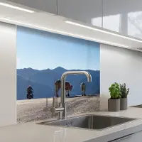 KitchenYeah Keuken achterwand 80x80 cm - Spatscherm zelfklevend Schotse hooglander - Licht - Berg - Natuur - Muurbeschermer - Spatwand fornuis