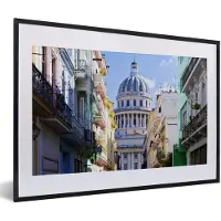 MuchoWow Foto in lijst - El Capitolo aan het einde van een prachtige straat in Cuba fotolijst zwart met witte passe-partout 60x40 cm - Poster in lijst (Wanddecoratie woonkamer / slaapkamer)