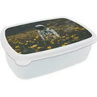 MuchoWow Broodtrommel Wit - Lunchbox Astronaut - Bloemen - Veld - Geel - Brooddoos 18x12x6 cm - Brood lunch box - Broodtrommels voor kinderen en volwassenen
