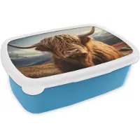 MuchoWow Broodtrommel Blauw - Lunchbox Schotse hooglander - Hoorns - Bergen - Landschap - Brooddoos 18x12x6 cm - Brood lunch box - Broodtrommels voor kinderen en volwassenen