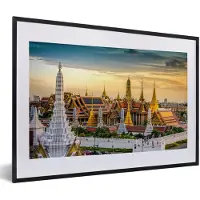 MuchoWow Foto in lijst - Koninklijk paleis van Bangkok en Wat phra keaw bij zonsondergang fotolijst zwart met witte passe-partout 60x40 cm - Poster in lijst (Wanddecoratie woonkamer / slaapkamer)