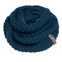 Knit Factory Alex Gebreide Colsjaal - Ronde Sjaal - Grof gebreid - Warme Wintersjaal - Nekwarmer - Wollen Sjaal - Donkerblauwe colsjaal - Dames sjaal - Heren sjaal - Unisex - Petrol - One Size