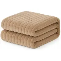 Mack Zachte Beige Pluche Deken 160x200cm - Gestreept & Warm