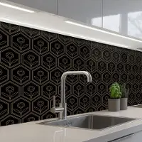 KitchenYeah Keuken achterwand 150x80 cm - Spatscherm zelfklevend Zeshoek - Zwart - Goud - Bloem - Muurbeschermer - Spatwand fornuis