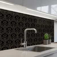 KitchenYeah Keuken achterwand 100x60 cm - Spatscherm zelfklevend Zeshoek - Zwart - Goud - Bloem - Muurbeschermer - Spatwand fornuis