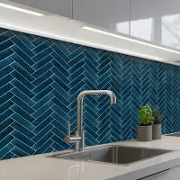 KitchenYeah Keuken achterwand 150x80 cm - Spatscherm zelfklevend Visgraatmotief - Tegels - Diepblauw - Muurbeschermer - Spatwand fornuis