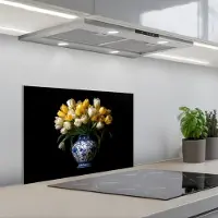 KitchenYeah Spatscherm 60x40 cm - Zelfklevende achterwand Geel - Tulpen - Vaas - Bloemen - Keuken muurbeschermer - Spatwand fornuis