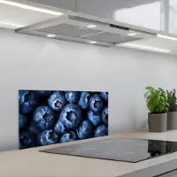 KitchenYeah Spatscherm 70x30 cm - Zelfklevende achterwand Bessen - Blauw - Fruit - Keuken muurbeschermer - Spatwand fornuis