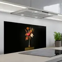 KitchenYeah Spatscherm 100x50 cm - Zelfklevende achterwand Boeket - Oranje - Gouden - vaas - Keuken muurbeschermer - Spatwand fornuis