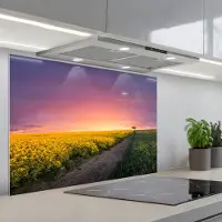 KitchenYeah Spatscherm 90x60 cm - Zelfklevende achterwand Bloemen - Weg - Lucht - Geel - Paars - Zonsondergang - Natuur - Keuken muurbeschermer - Spatwand fornuis