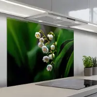 KitchenYeah Spatscherm 100x75 cm - Zelfklevende achterwand Bloemen - Wit - Bladeren - Lelietjes - Keuken muurbeschermer - Spatwand fornuis