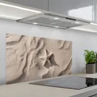 KitchenYeah Spatscherm 100x50 cm - Zelfklevende achterwand Strand - Zeester - Zand - Beige - Keuken muurbeschermer - Spatwand fornuis