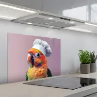 KitchenYeah Spatscherm 70x50 cm - Zelfklevende achterwand Papegaai - Koksmuts - Nieuwsgierig - Vogel - Keuken muurbeschermer - Spatwand fornuis