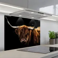 KitchenYeah Spatscherm 90x70 cm - Zelfklevende achterwand Schotse Hooglander - Horens - Zwart - Dieren - Natuur - Wild - Koe - Keuken muurbeschermer - Spatwand fornuis