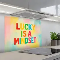 KitchenYeah Spatscherm 90x70 cm - Zelfklevende achterwand Quote - Lucky - Regenboogkleuren - Keuken muurbeschermer - Spatwand fornuis